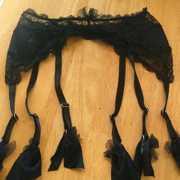 Very Sexy Uplift Balconet 36B with Garter belt - Picture 2 of 7